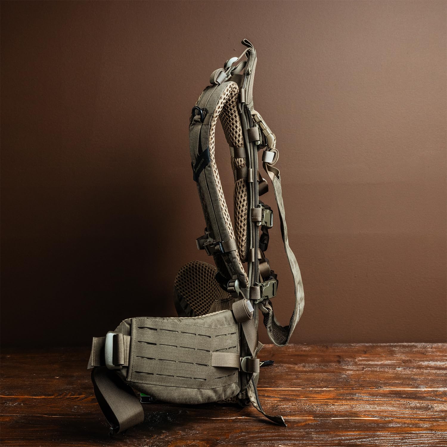 Eberlestock Modframe Hunting Pack Frame – Ultra-Durable, Lightweight Modular Backpack System – Adjustable Fit, Load Shelf, and Compression Straps – Compatible with EMOD Accessories – Dry Earth - Image 3